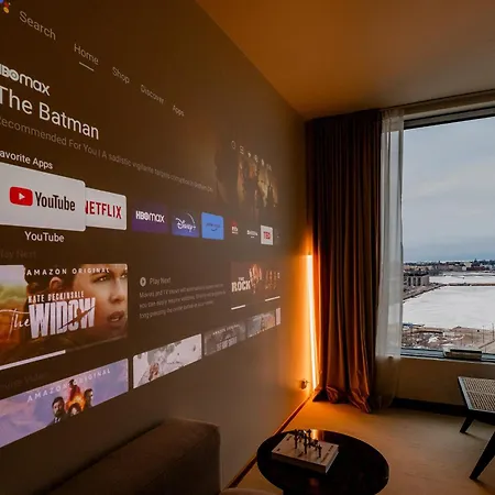 Cool Living In Modern, Chic 14th-floor Studio *