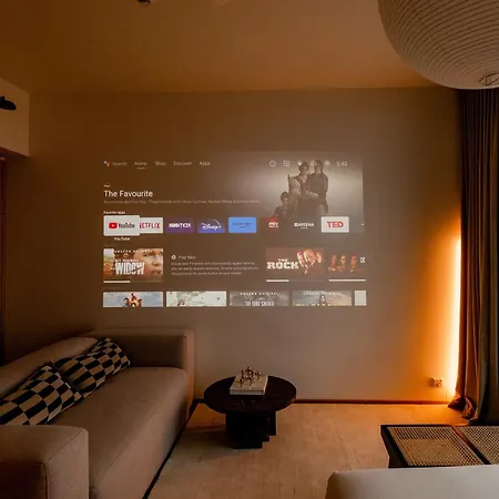 Cool Living In Modern, Chic 14th-floor Studio *